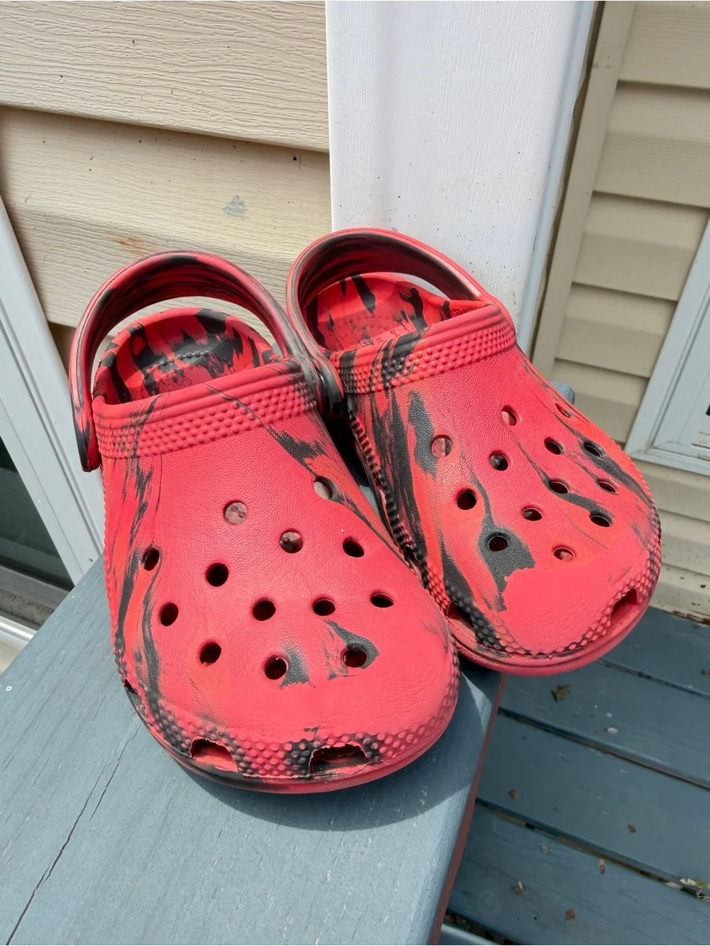 Crocs KIDS' CROCS LITTLE KID CLASSIC MARBLED CLOGS Red Swirl Shoes Size 10